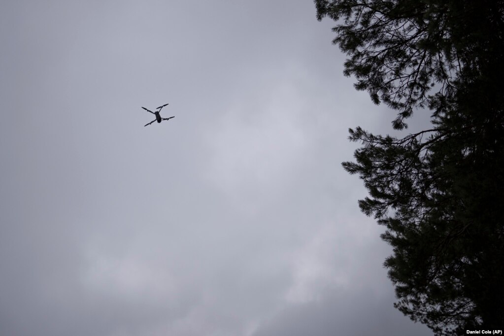 Ndryshe nga lindja, ku përdoret artileri shkatërruese, këtu në veri është kryesisht luftë dronësh.