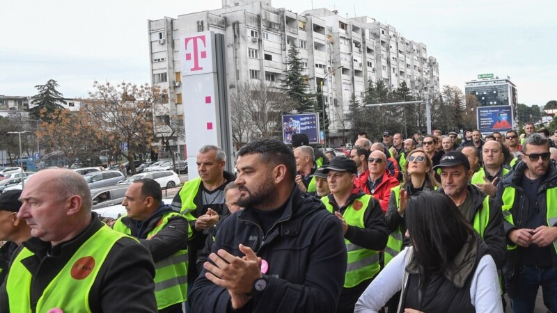 Protest zaposlenih u crnogorskom Telekomu, traže veće plate