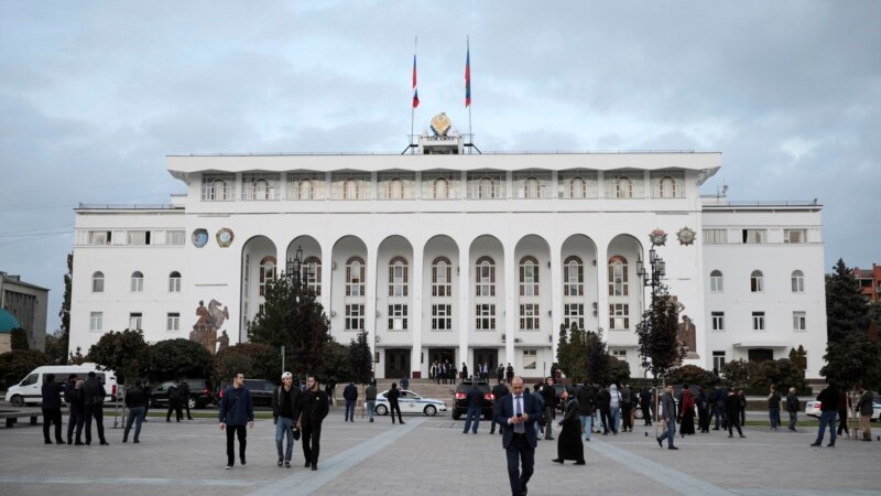 В автопарке главы и правительства Дагестана оказались порядка 80 иномарок бизнес-класса