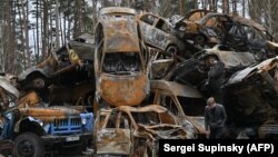 Знищені та спалені автомобілі в Ірпені, квітень 2022 року