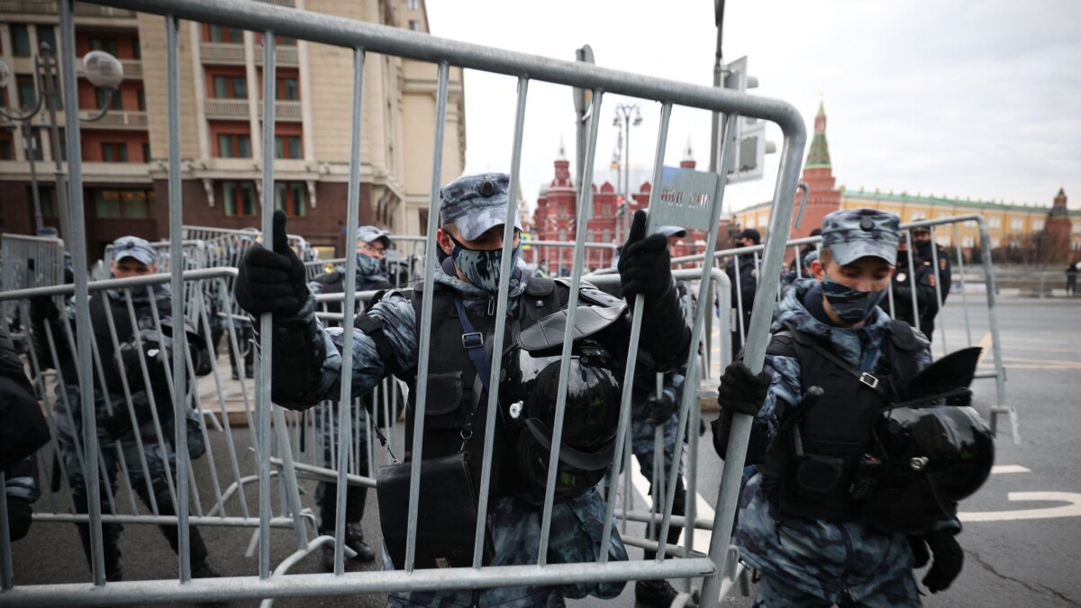 Полицията в Москва задържа в събота около 25 души, предимно