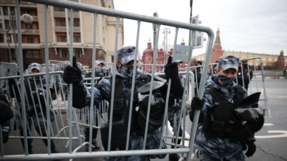 Полицията в Москва задържа в събота около 25 души предимно