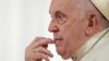 Папа Франциск заявив, що готовий відвідати Україну і Росію, але «обидві» країни або «жодну»