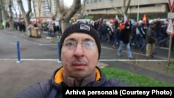 Cristi Todea, jurnalist, soția sa, medic stomatolog s-au stabilit în Franța în urmă cu nouă ani, alături de cei doi copii.