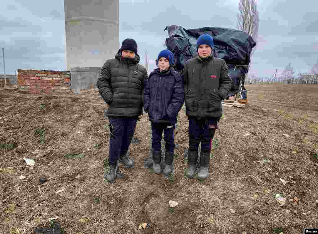 Ők is azok közé az ukrán gyerekek közé tartoznak, akik az orosz tüzérségi támadások miatt nem tudnak iskolába járni