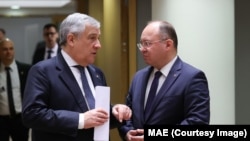 Ministrul de externe Bogdan Aurescu (în dreapta), alături de omologul său italian Antonio Tajani au discutat despre sprijinul Italiei pentru aderarea României la spaţiul Schengen, înainte de reuniunea Consiliului Afaceri Externe a ţărilor membre UE. 