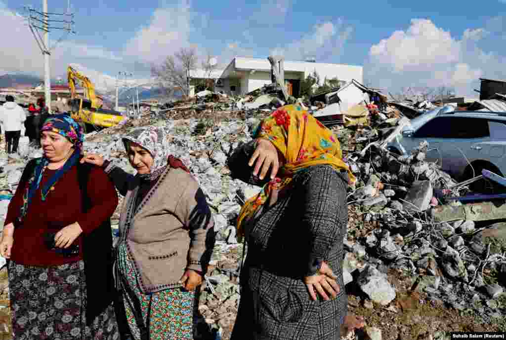 Dan nakon razornog zemljotresa, delovi Gaziantepa su pretvoreni u gomile šuta, a tačan broj ljudi ispod ruševina nije poznat