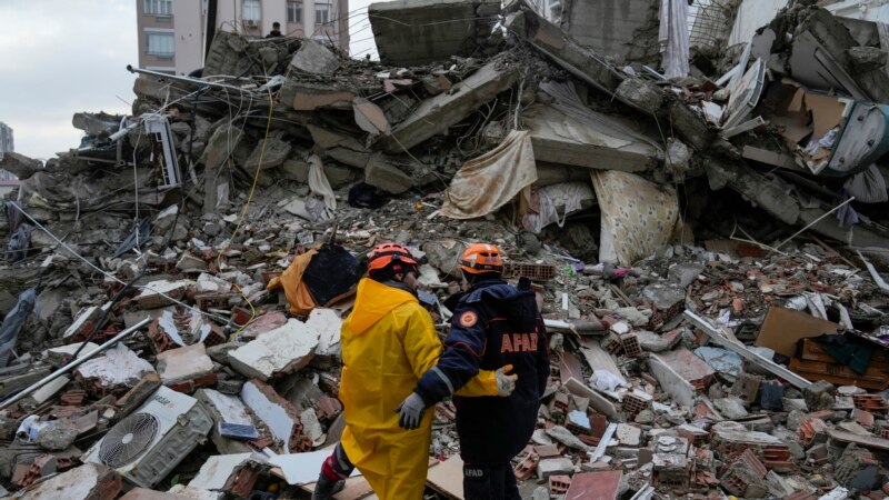 სულ მცირე 2300 ადამიანია დაღუპული თურქეთსა და სირიაში მომხდარი მიწისძვრის შედეგად 