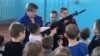 Депутат Госдумы подарил сельской школе в Забайкалье учебное ружье