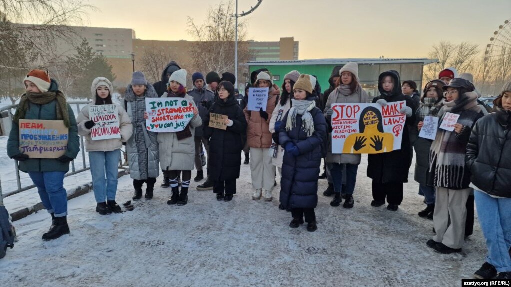 На митинге против сексуальных домогательств в Астане. 30 января 2022 года