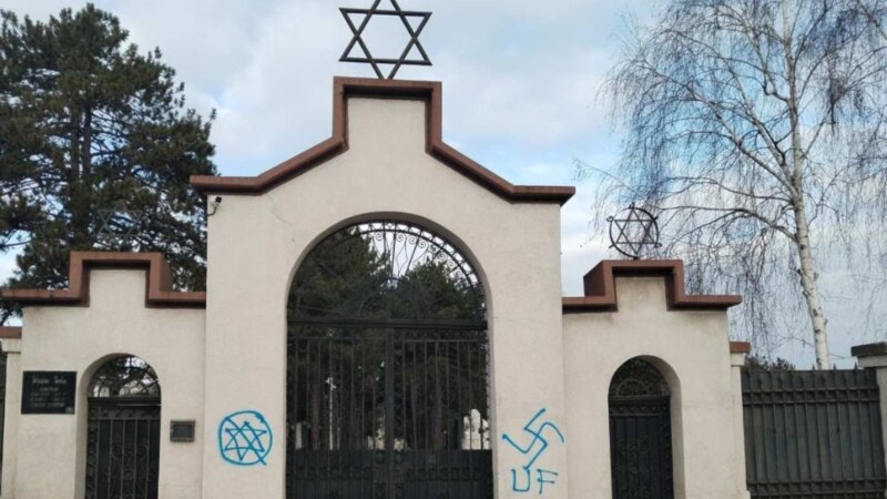 Antisemitski grafiti na Jevrejskom groblju u Beogradu
