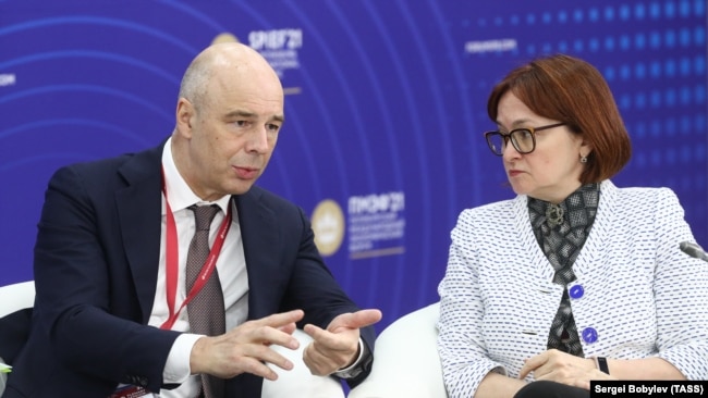 Ministri i Financave Anton Siluanov dhe kryetarja e Bankës Qendrore të Federatës Ruse Elvira Nabiullina