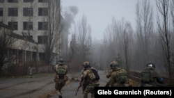 Сумесныя вучэньні ўзброеных сіл Украіны, нацыянальнай гвардыі, пагранічнай службы і СБУ на мяжы з Беларусьсю недалёка ад Чарнобыльскай атамнай электрастанцыі, у закінутым горадзе Прыпяць, Украіна, 20 студзеня 2023 года. Фота REUTERS