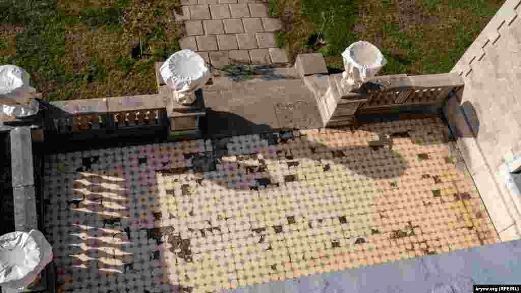 Though the facades are quite striking, upon closer inspection, the deterioration of the landmark is especially noticeable, such as the closed porch of the southern entrance as seen from above.