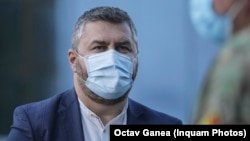 Directorul general al Romarm, Gabriel Țuțu, a fost propus pentru arestare preventivă pentru 30 de zile, însă judecătorii au decis să-l plaseze sub control judiciar.