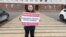 В Уфе активисты движения "СтопБашРТС" 26 января провели серию одиночных пикетов против повышения тарифов на услуги ЖКХ
