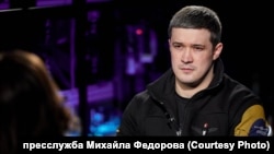 «Ще одне ключове питання. Справедливість для тих, хто найдовше в Силах оборони та провів найбільше часу на бойових. Для них до кінця року починаємо поступове звільнення зі служби», – заявив без деталей міністр оборони Михайло Федоров