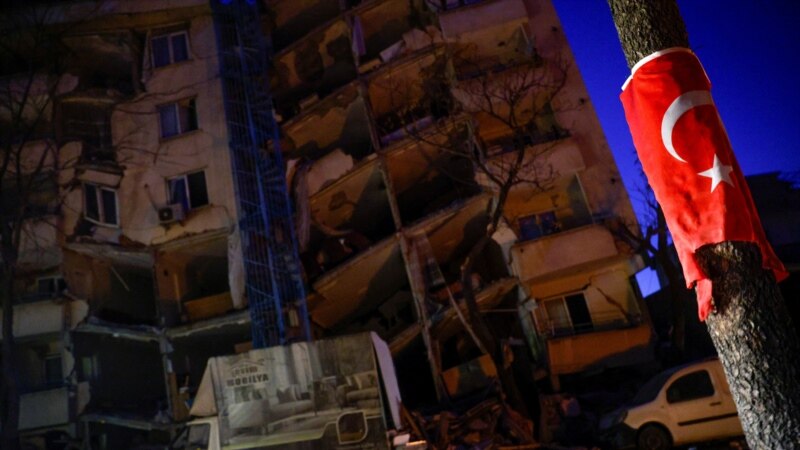 Mjekët paralajmërojnë për probleme shëndetësore afatgjate, pas tërmetit në Turqi