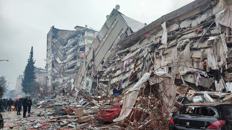 В Турции и Сирии в результате землетрясения погибли более 2300 человек