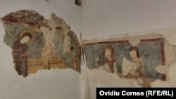 Scena Răstignirii și sfântul Longinus cu un scutier, picturi murale realizate acum 700 de ani în biserica reformată din Viștea. Biserica adăpostește cea mai veche structură de lemn din România dar și alte picturi de secol XIV.