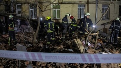 Руски ракетен удар разруши частично жилищен блок в Харков в