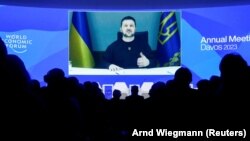 Уладзімір Зяленскі выступае пера удзельнікамі Ўсясьветнага эканамічнага форуму ў Давосе 18 студзеня 2023 году