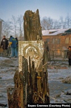 Икона на месте авиакатастрофы в Иркутске-2
