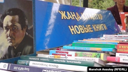 Зоя Бербер таза секс үшін трахает Үй порносын ешкім танымайды