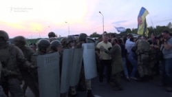 Saakashvili Supporters Force Entry Into Ukraine