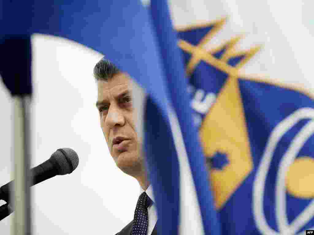 Kosovski premijer Hashim Thaci u obraćanju snagama policije u blizini sela Vrello, 01.08.2011. 