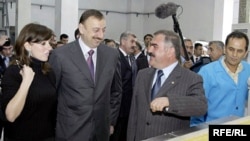 Ильхам Алиев (второй слева) и Васиф Талыбов (справа от него), октябрь 2005
