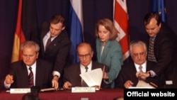 Bosnia-Herzegovina, Initial the peace agreement, 21Nov1995