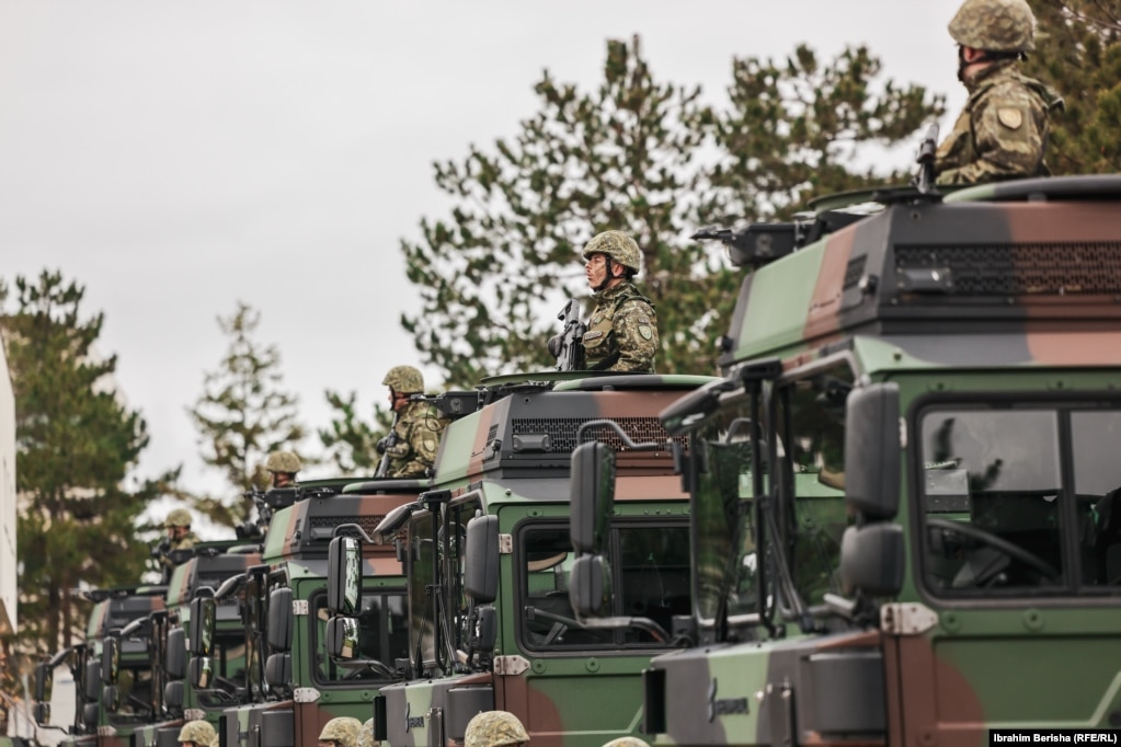 Kamionë që përdoren nga FSK-ja u ekspozuan në Ditën e Forcës. 