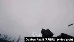 Боєць спецпідрозділу СБУ «Альфа» збиває російський FPV-дрон в районі Покровська