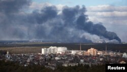 Дым на окраине Киева после обстрела. Украина, 27 февраля 2022 года