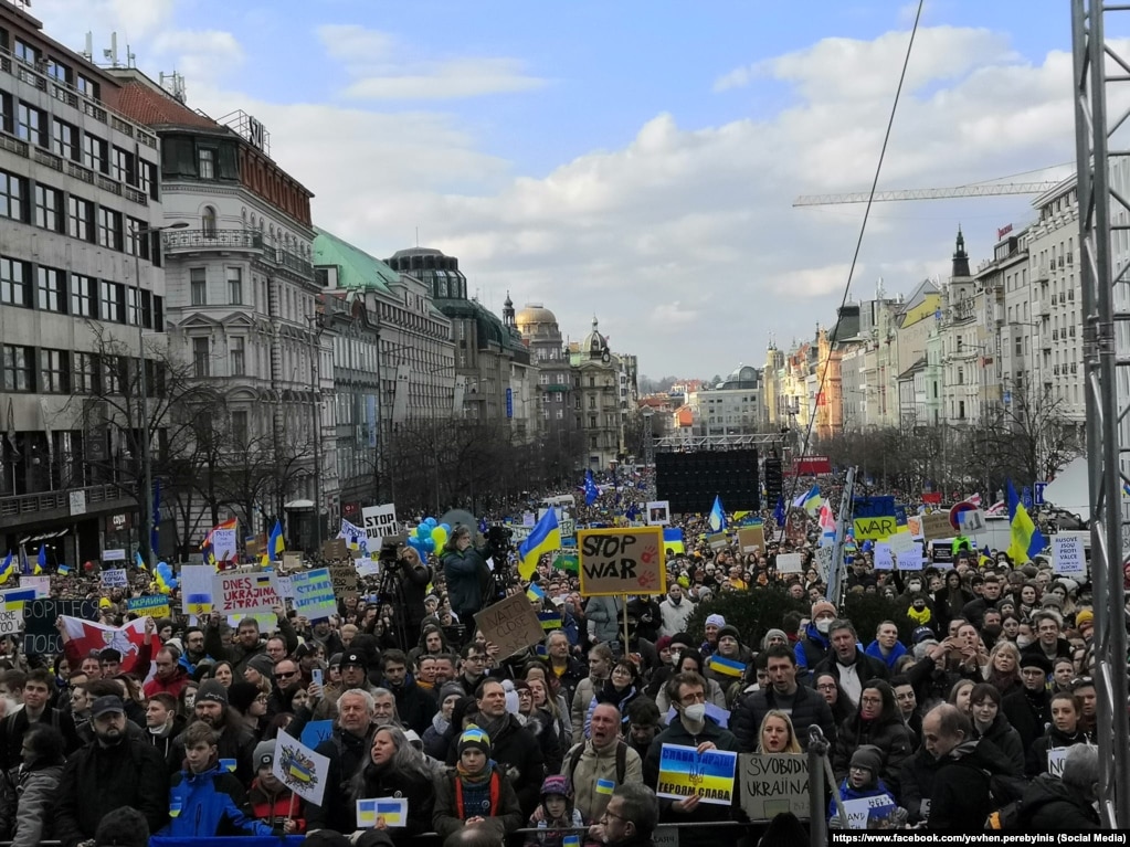 Чехия. На митинг в Праге против вторжения России в Украину вышли около 60 тысяч человек