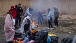 Izbeglice, mahom strani student sa ukrajinskih univerziteta, na istočnoj granici između Ukrajine i Poljske, 27. februar 2022.