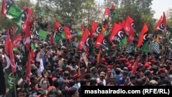 Thousands of supporters of the Pakistan Peoples Party gathered in Karachi on February 27 to begin the 10-day march to Islamabad.