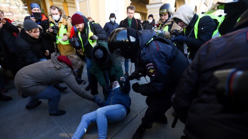 Najmanje 1.400 uhapšenih na antiratnim protestima širom Rusije