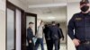 Андрэй Скурко ў будынку суду, 28 лютага 2022