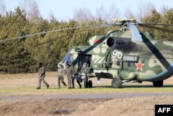 Az ukrán védelmi miniszter, Olekszij Reznyikov érkezik a gomeli (Belarusz) tárgyalásokra február 28-án