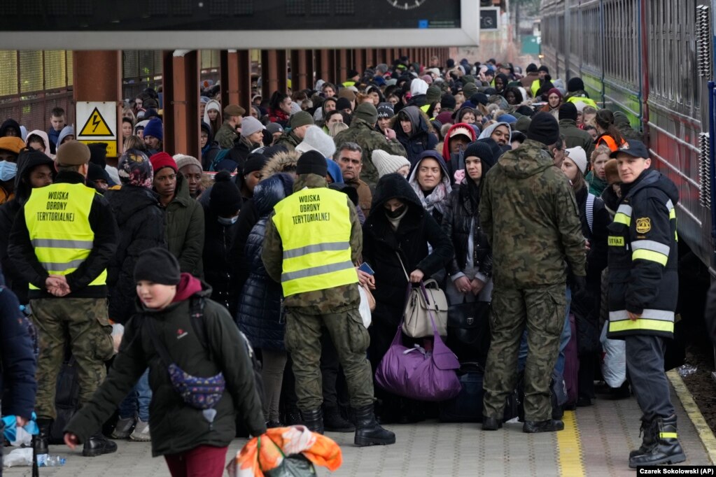 27 febbraio, Przemysl, Polonia: rifugiati dall'Ucraina arrivano in Polonia.