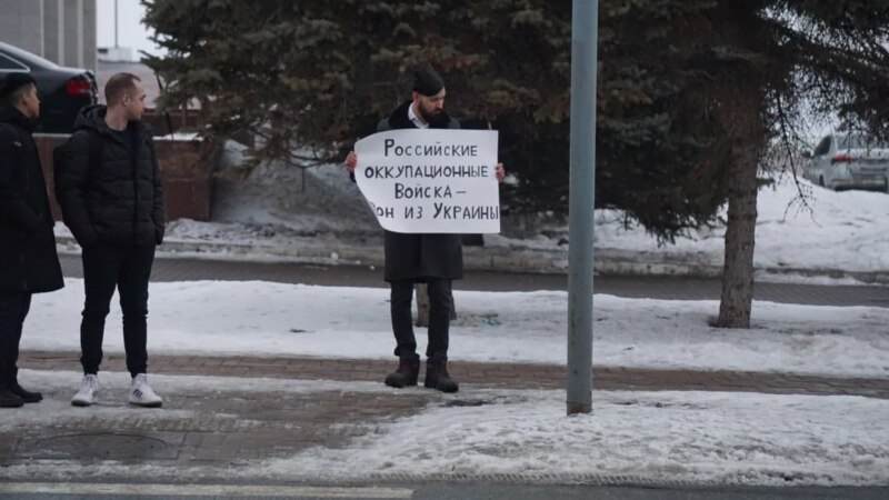 В Самаре полиция отобрала плакат у активиста, решившего поддержать Украину