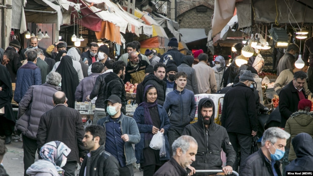 عکس مربوط به یک بازار محلی در تبریز در روزهای اسفند امسال است