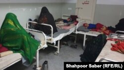 تعدادی از اطفال و مادران مبتلا به بیماری های فصلی در افغانستان 