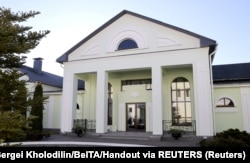 Адзін з будынкаў на тэрыторыі рэзыдэнцыі Аляксандра Лукашэнкі ў Ляскавічах 28 лютага 2022 году