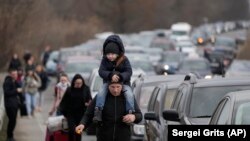  Украински бежанци минават границата с Молдова в първите дни на войната. 