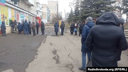 Украинцы Стоят На Коленях Перед Американцами Фото Украинцы Стоят На Коленях Перед Американцами Фото