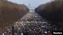 Дөнья Путинның Украинага каршы сугышына протест белдерә