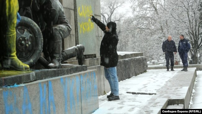 Други пишеха "Слава на Украйна".